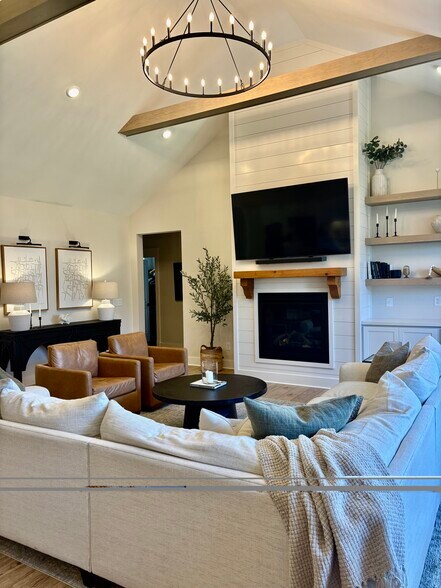 Building Photo - 5052 High Park Hill Dr