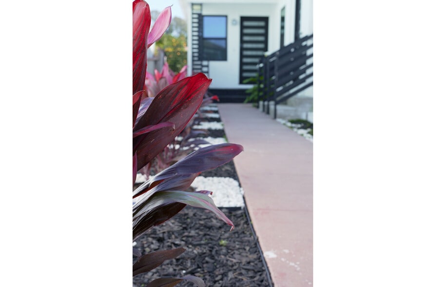 Building Photo - 6106 S Fairfax Ave