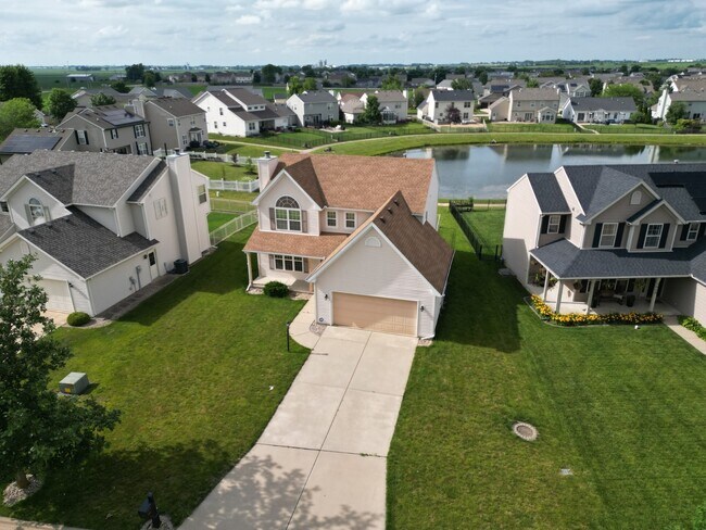 Building Photo - 3922 Wildflower Dr