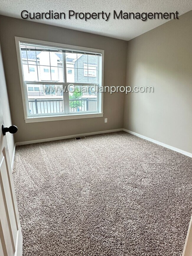 Building Photo - Champlin Town Home, 2 Car Garage, Dishwasher, Washer/Dryer, Balcony, July/Aug 1st Move In