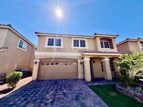 Building Photo - A beautiful 2 stories 5 Bedroom Home in a Highly Desired Location