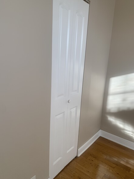 Building Photo - 6507 S Ingleside Ave