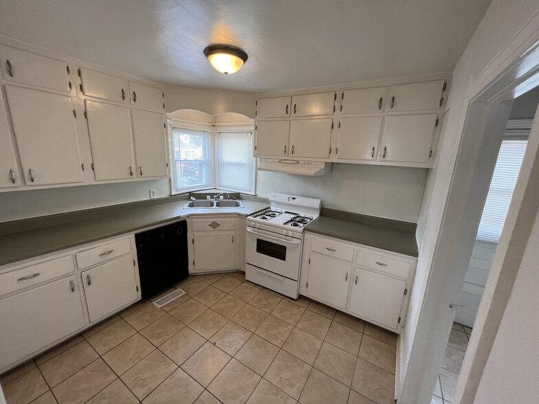 Kitchen - 3314 Granby St