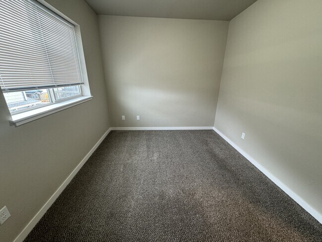 Interior Photo - 441 Talent Ave