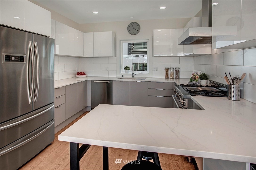 High-end kitchen - 2210 12th Ave W