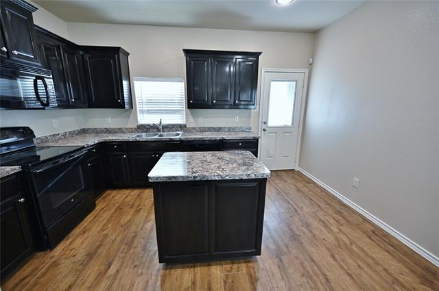 Building Photo - 916 Iona Dr