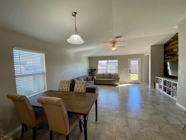 Building Photo - 149 Red Sun Dr