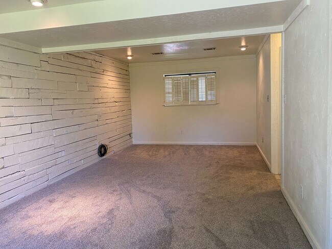 Building Photo - 3 BED // 2 BATH HOME WITH LARGE BACKYARD Fort Collins