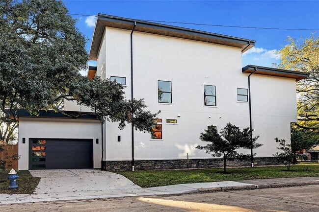 Building Photo - 3021 Maroneal St