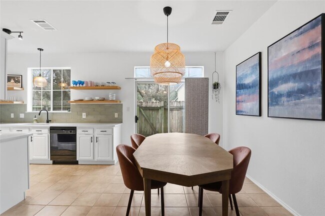 Building Photo - 4501 Whispering Valley Dr