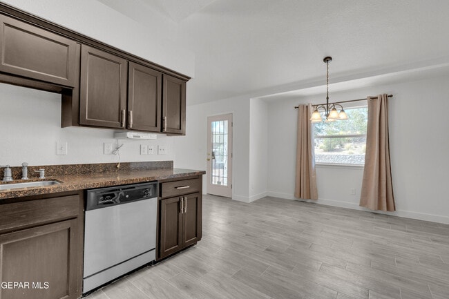 Building Photo - 6541 Dakota Ridge Dr