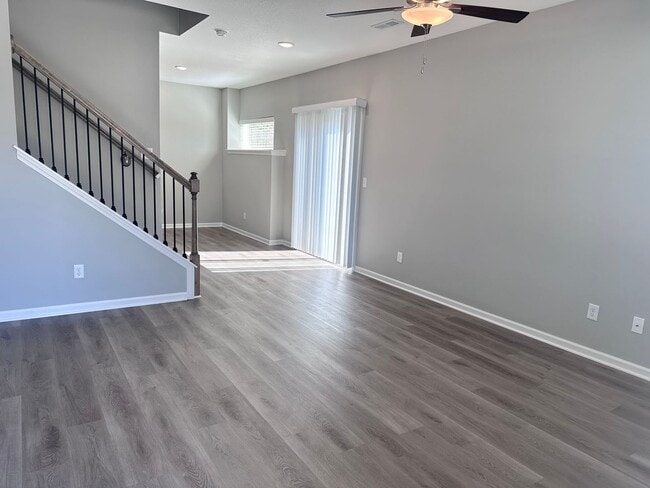 Building Photo - 3 Bed | 2.5 Bath | 1 Car Garage Duplex in Pleasant Hill w/ Special