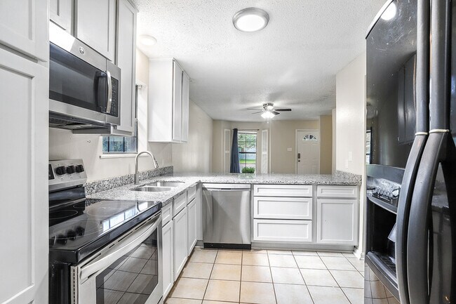 Building Photo - 12822 Hodges Ln