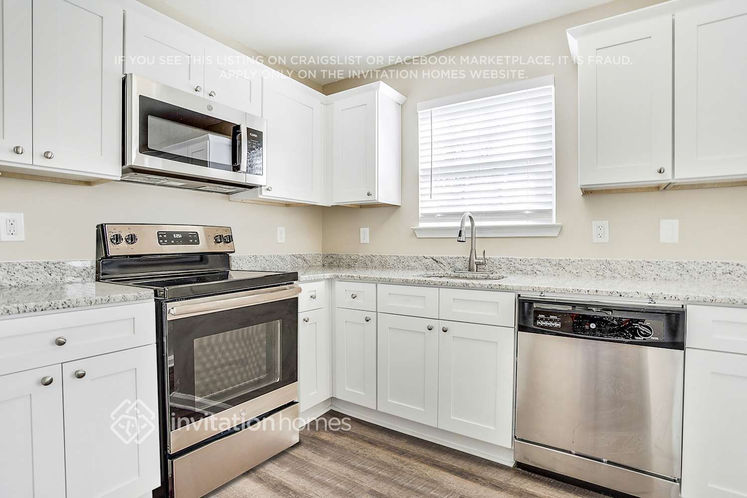 Building Photo - 371 Coral Cir