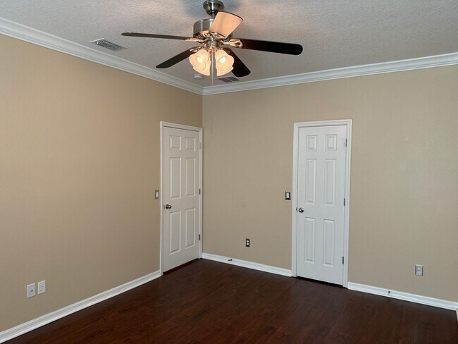 Building Photo - Gorgeous 5 bedrooms, 4 bath, 3 car garage single family home in Clermont