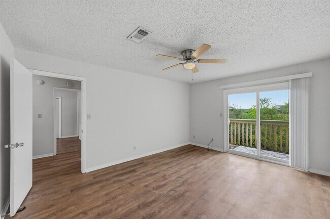 Building Photo - 1928 Holly Hill Dr