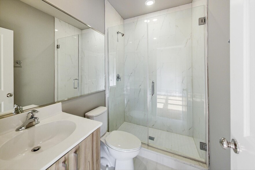 Building Photo - 6204 S Kimbark Ave