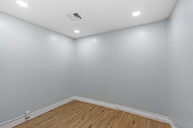 Building Photo - 179 Elk St