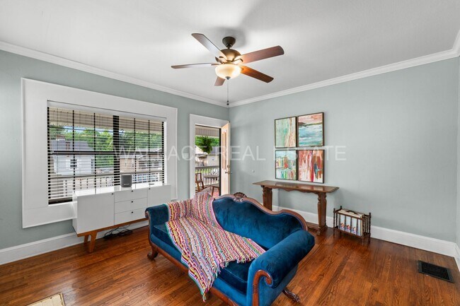 Building Photo - 1930'S AMAZING CRAFTSMAN HOME...3 BEDROOM/...