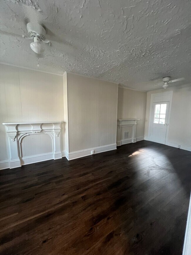 Building Photo - 306 N College St