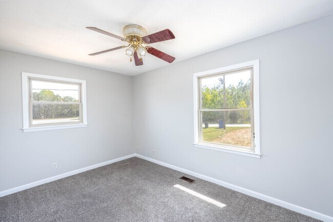 Building Photo - Move in Ready!!3 Bedroom 2 Bath Home in Lee County--Move in Special!!