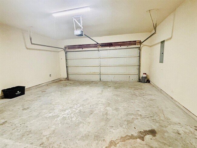 Building Photo - 9947 Valance Way