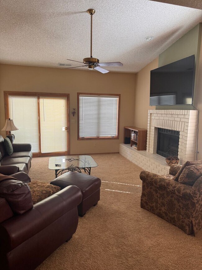 Building Photo - 6236 E Willow Loop