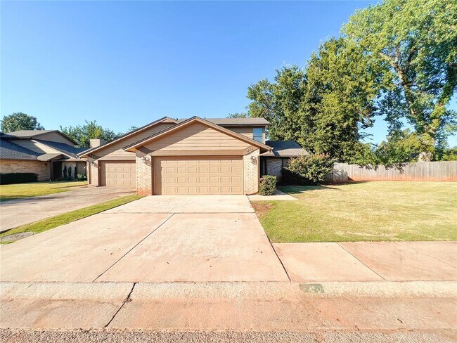 Building Photo - 213 Woodbridge Cir