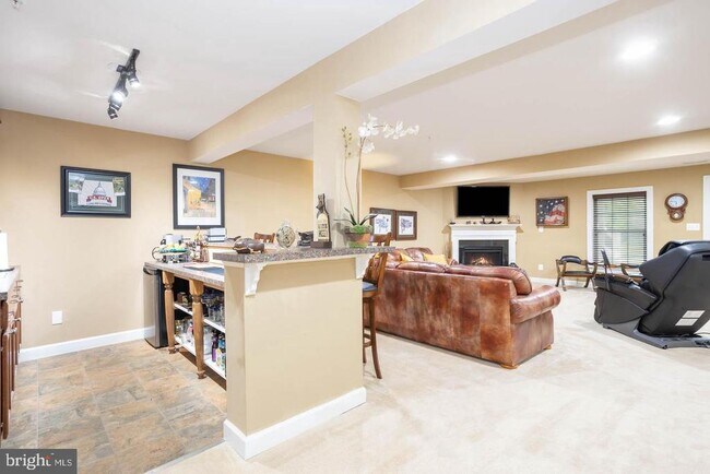 Building Photo - 714 Monarchos Dr