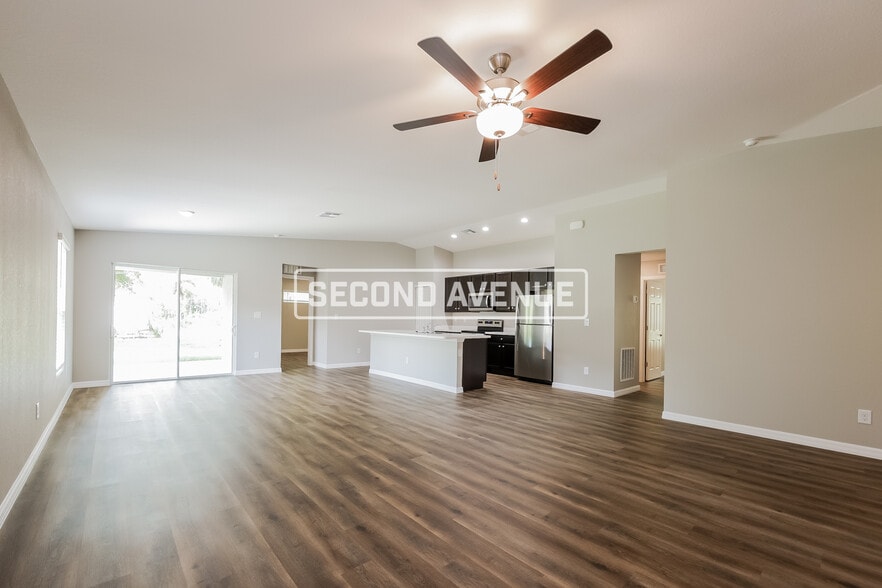 Building Photo - 308 Avanti St