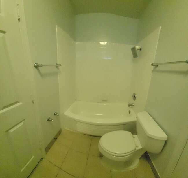 Building Photo - 711 E 7th Ave