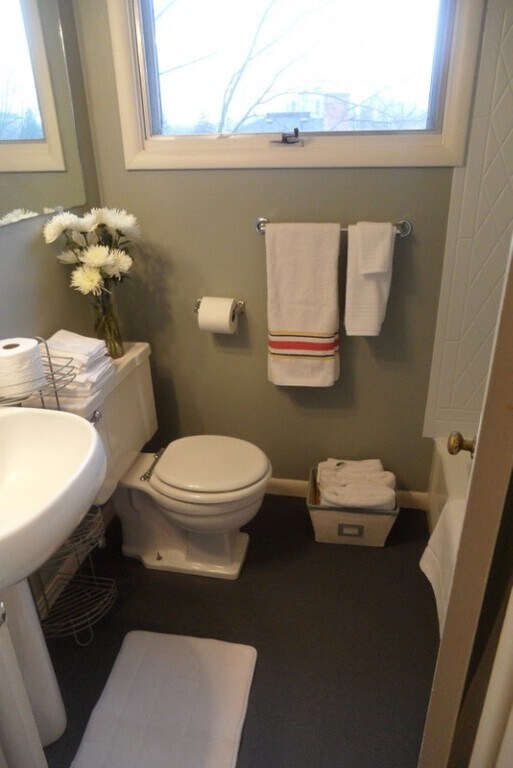 Building Photo - 717 W Huron St