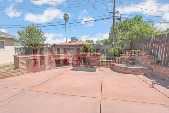 Building Photo - 3413 Windsor Dr