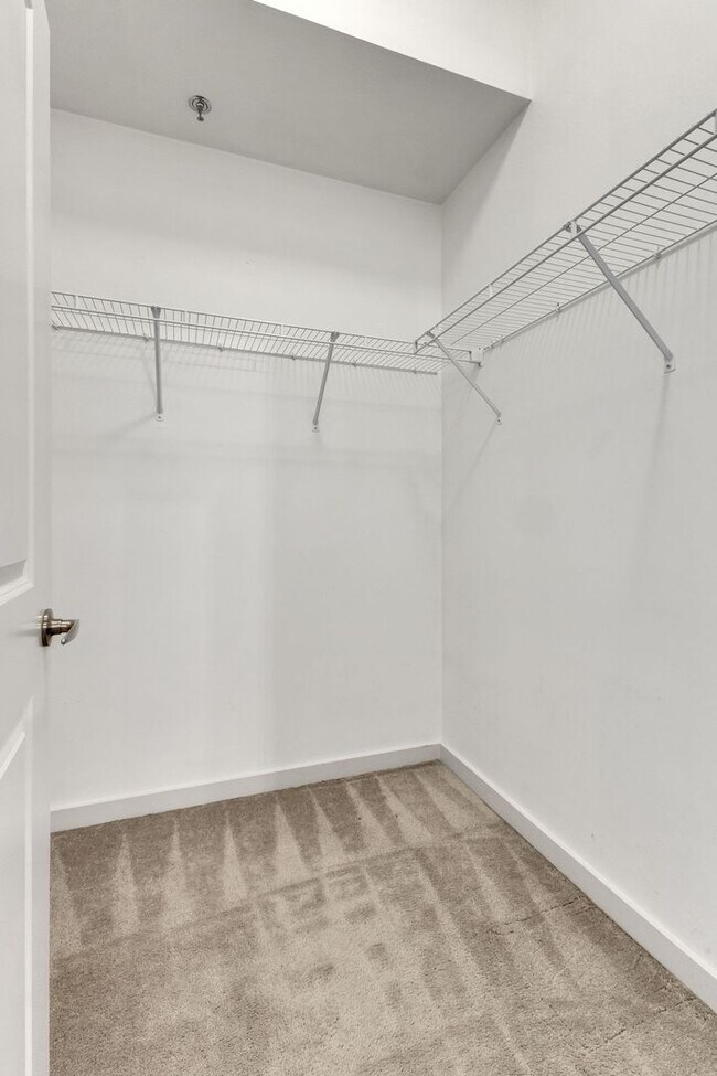Building Photo - Stunning condo in the heart of SoBro at the Encore! Beautiful 1 bed, 1 bath on the amenity floor ...