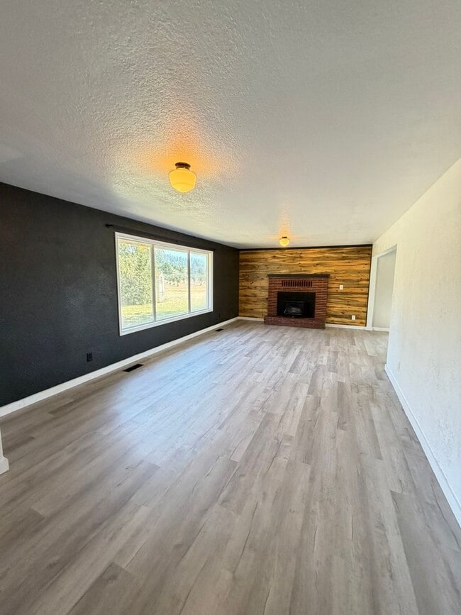 Building Photo - 27840 7 Mile Ln