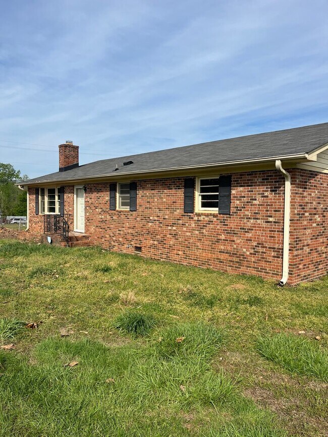 Building Photo - 113 Cavins Rd