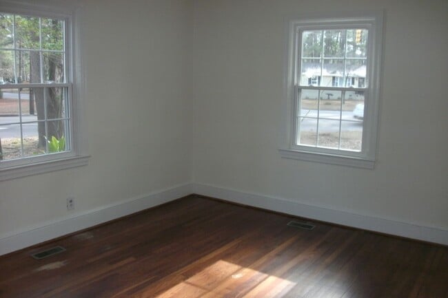 Building Photo - 1002 W Haven Blvd