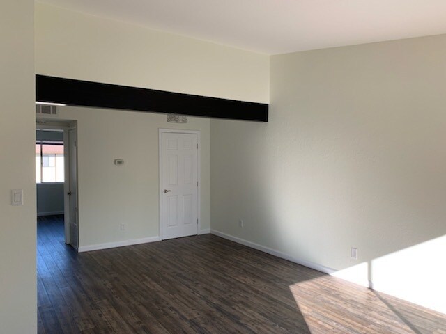 Building Photo - 2055 Sierra Rd