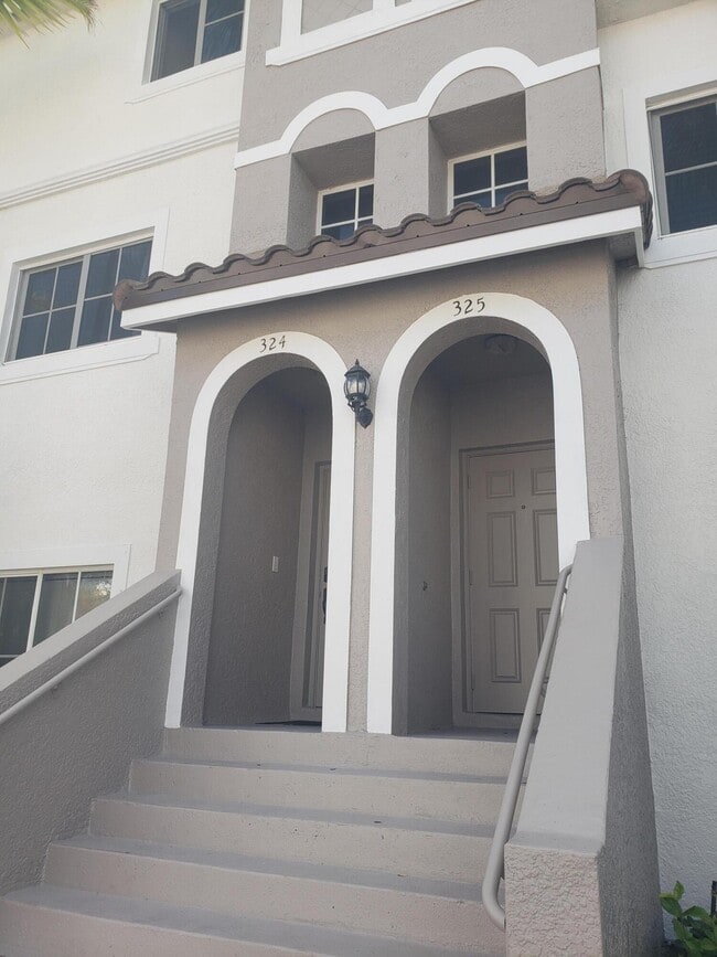 Building Photo - 325 Bayfront Dr