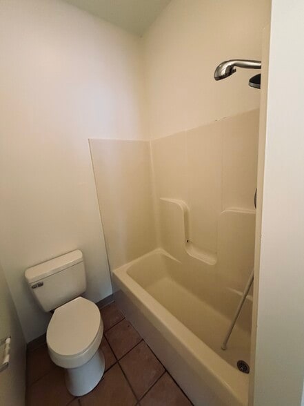 Building Photo - 119 Highland St