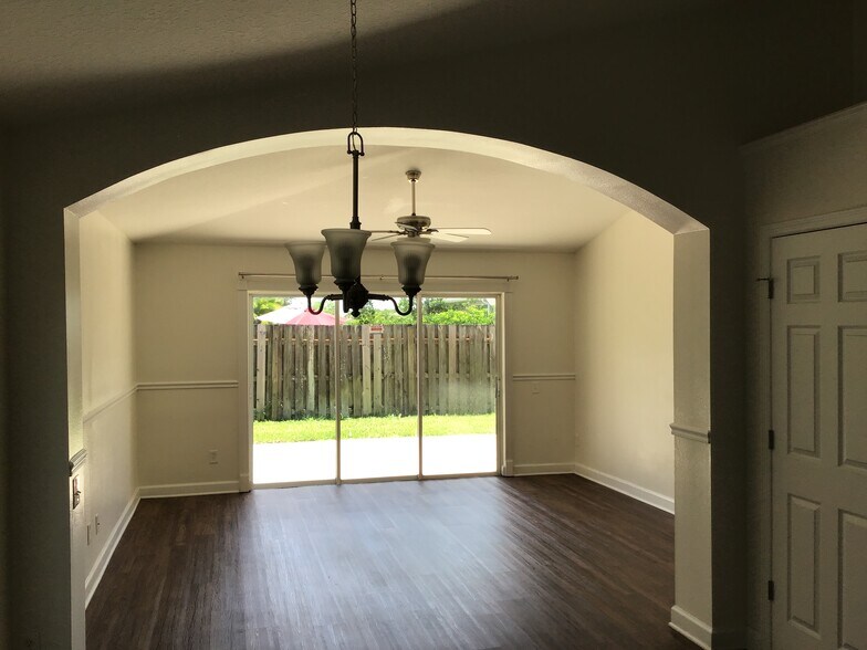 Building Photo - 3232 Falcon Point Dr