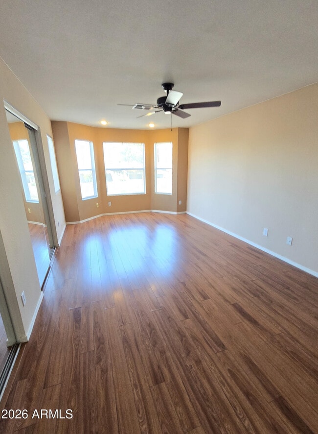 Building Photo - 3032 E Wahalla Ln