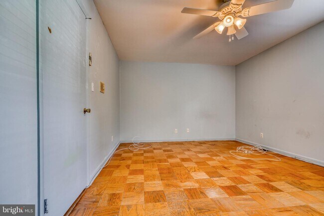 Building Photo - 7304 Park Village Ct