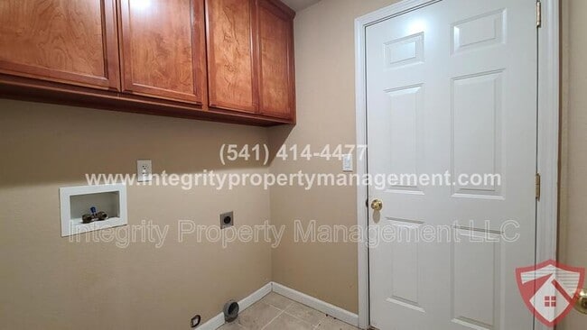 Building Photo - 941 Parkdale Ave