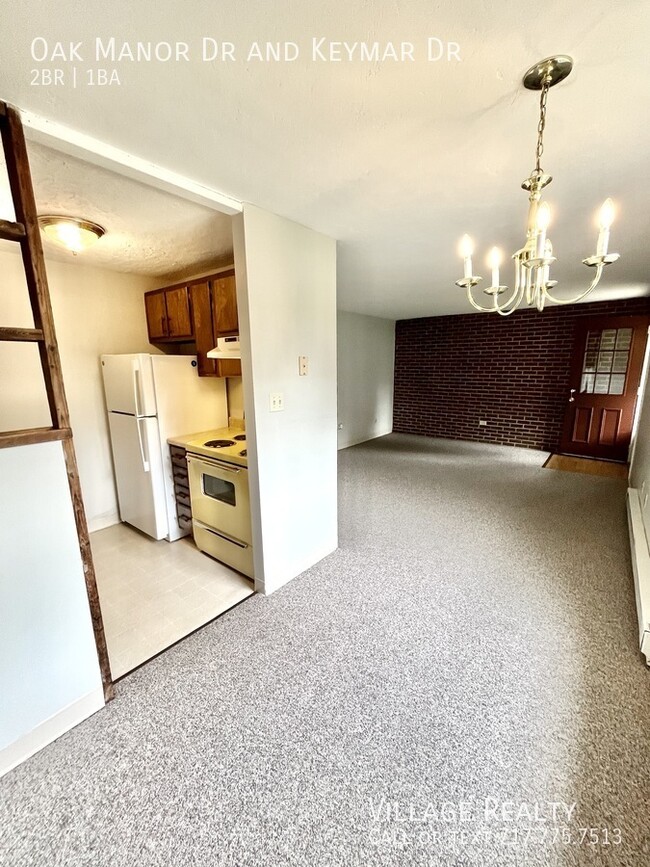 Building Photo - Top Floor! Most utilities included! Large ...