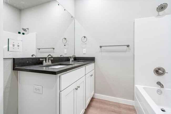 Building Photo - 276 N Hunter St