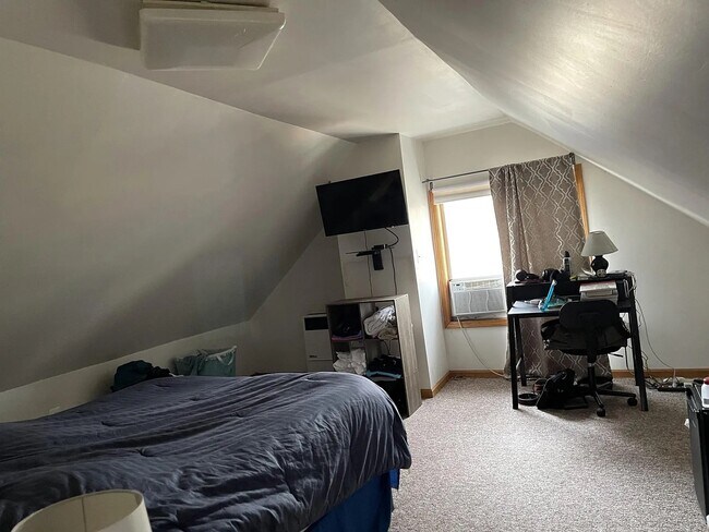 Building Photo - 1008 W Huron St