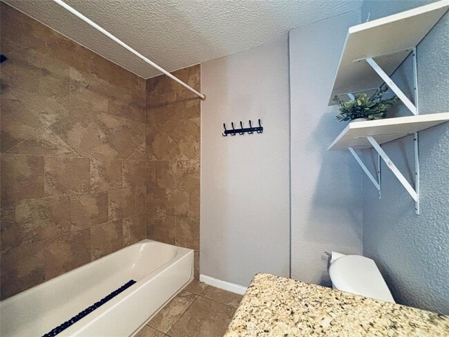 Building Photo - 2413 Kingsdale Dr