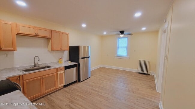 Building Photo - 864 S Main St