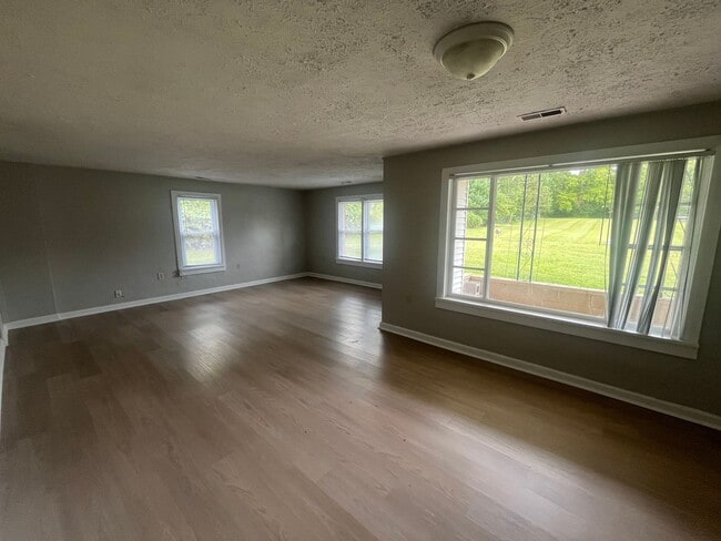 Building Photo - 2313 N Headley Rd